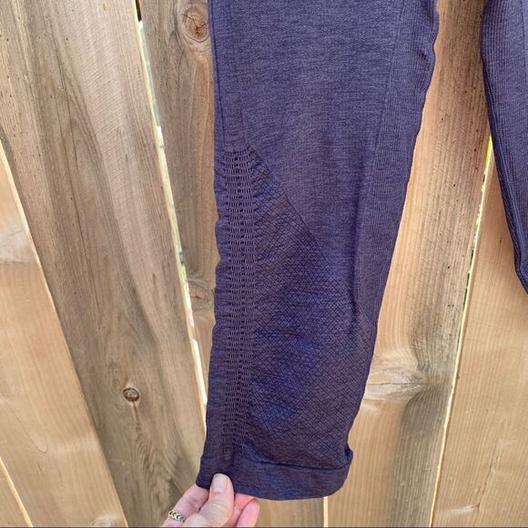 Lululemon In The Flow Crop II leggings - Picture 8 of 16